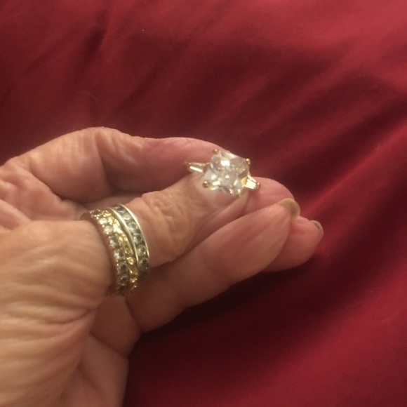 Cz ring in gold tone medal - Picture 3 of 4